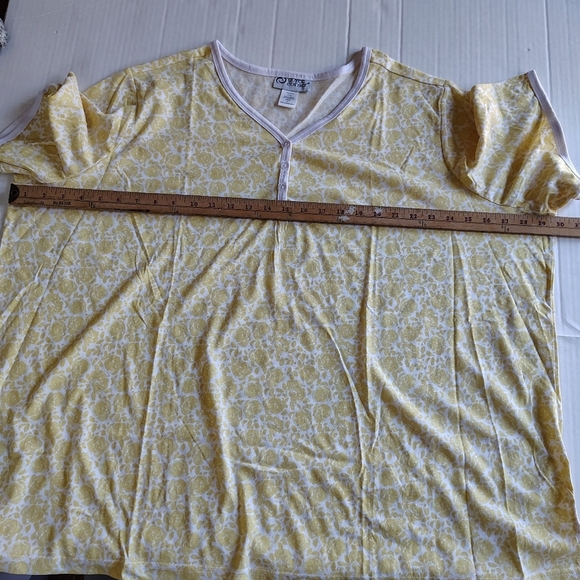 Cozee Corner Pajama Set Size 4X Short Sleeve Shirt & Shorts White Yellow Flowers - Picture 10 of 16